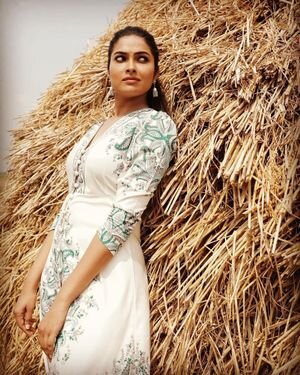 Divi Vadthya Latest Photos | Picture 1899015