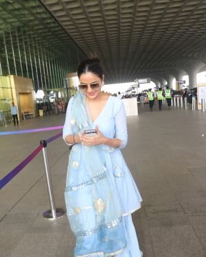Jasmin Bhasin - Photos: Celebs Spotted At Airport | Picture 1899872