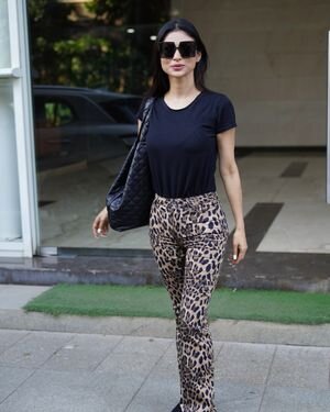 Mouni Roy - Photos: Celebs Spotted At Andheri | Picture 1901341