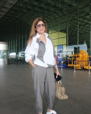 Shamita Shetty - Photos: Celebs Spotted At Airport | Picture 1890386