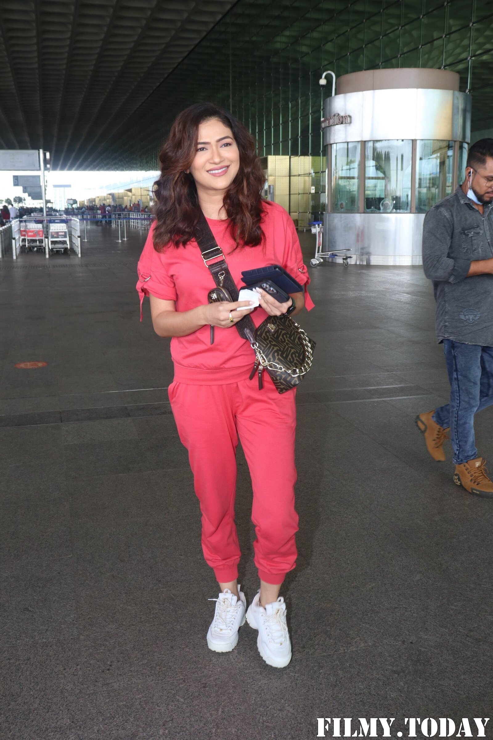 Ridhima Pandit - Photos: Celebs Spotted At Airport | Picture 1891059