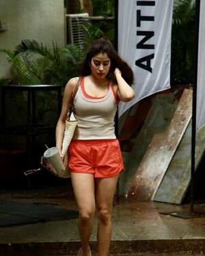 Janhvi Kapoor - Photos: Celebs Spotted Post Gym Workout | Picture 1891066