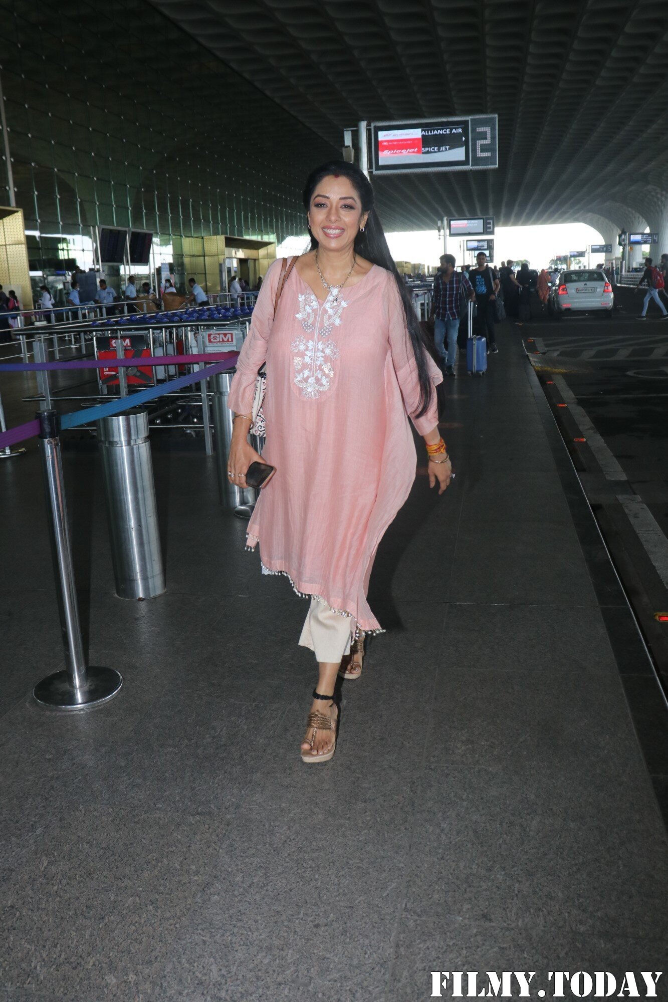 Rupali Ganguly - Photos: Celebs Spotted At Airport | Picture 1892050