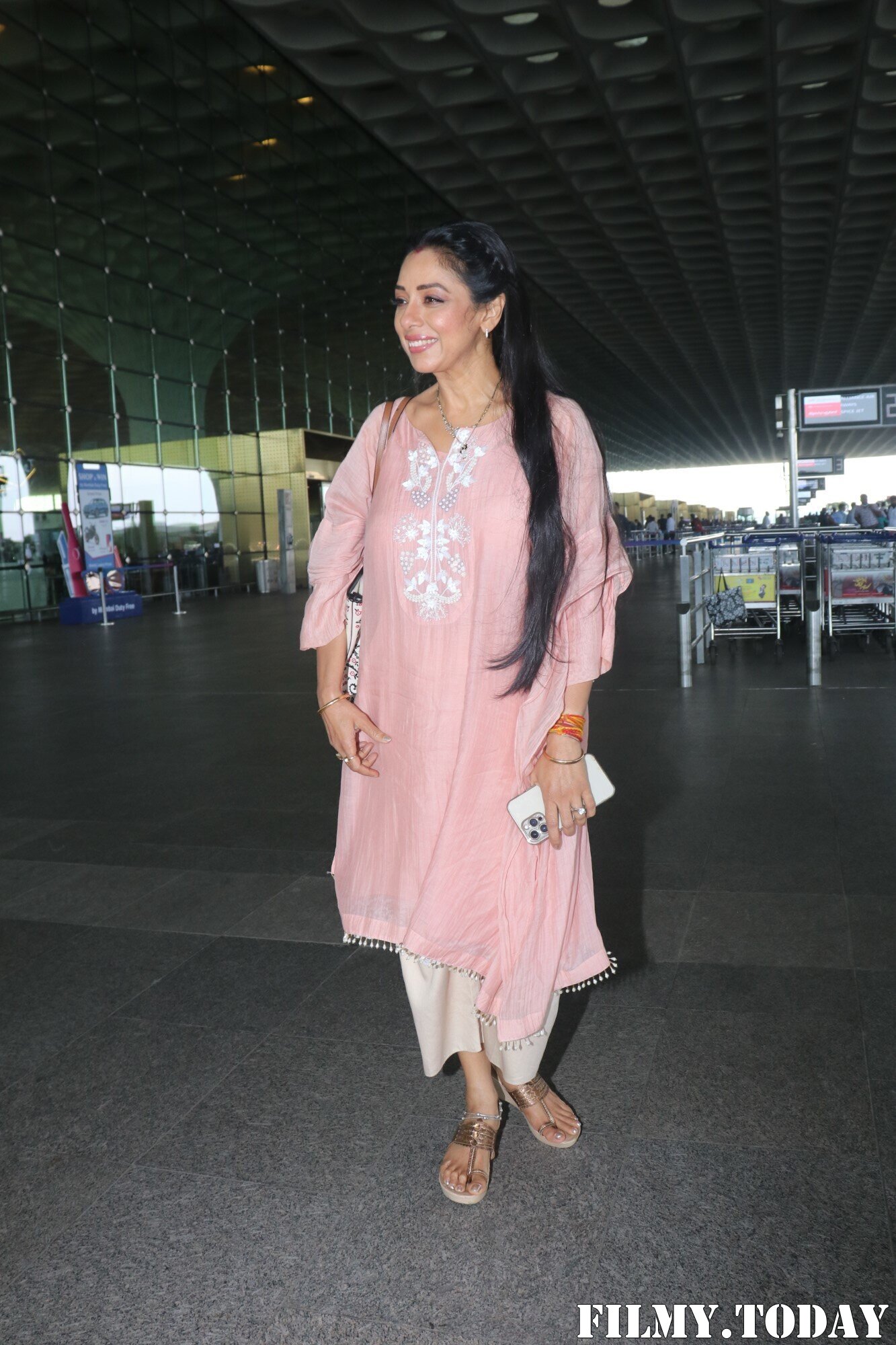 Rupali Ganguly - Photos: Celebs Spotted At Airport | Picture 1892054