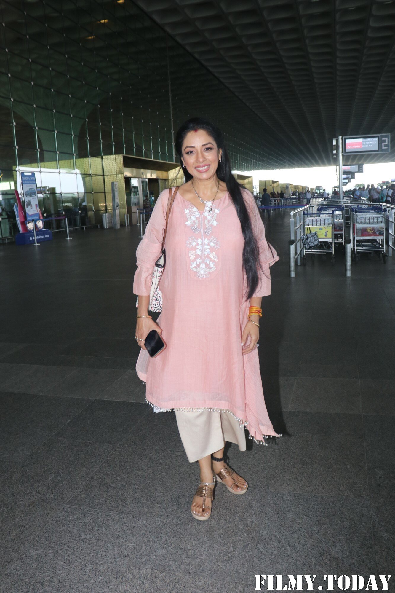 Rupali Ganguly - Photos: Celebs Spotted At Airport | Picture 1892052