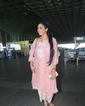 Rupali Ganguly - Photos: Celebs Spotted At Airport | Picture 1892054