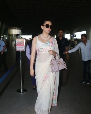 Kangana Ranaut - Photos: Celebs Spotted At Airport | Picture 1891963