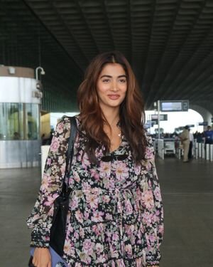 Pooja Hegde - Photos: Celebs Spotted At Airport | Picture 1891953