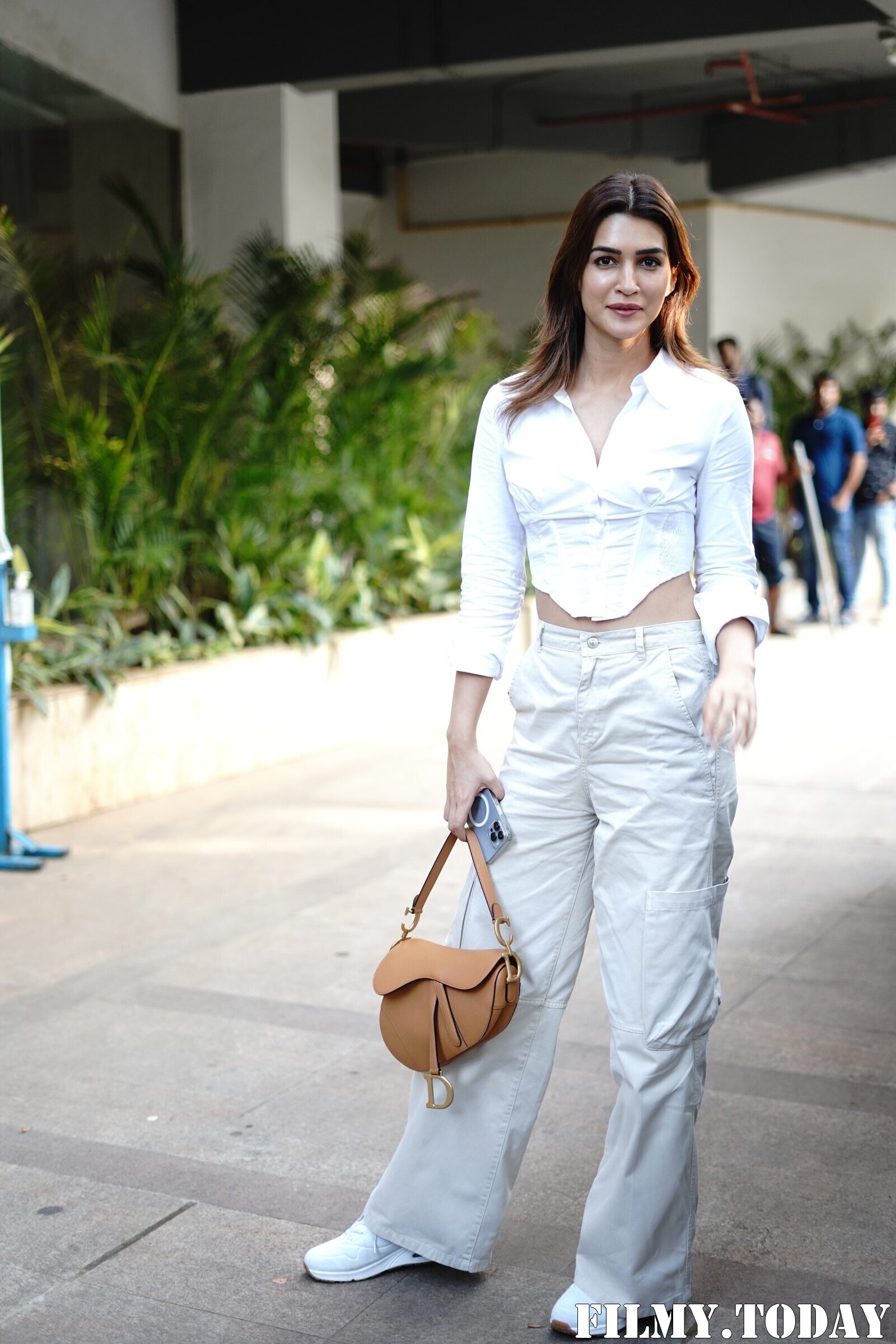 Kriti Sanon - Photos: Celebs Spotted At Juhu | Picture 1891988