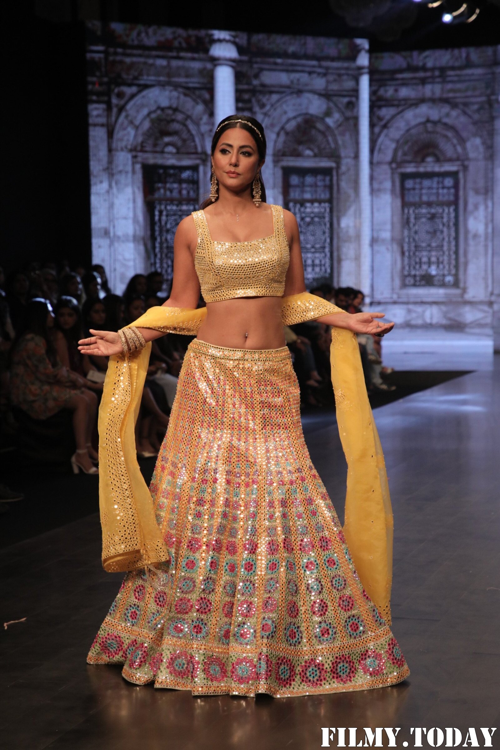 Hina Khan - Photos: Celebs Ramp Walk At The Bombay Times Fashion Week 2022 | Picture 1892239