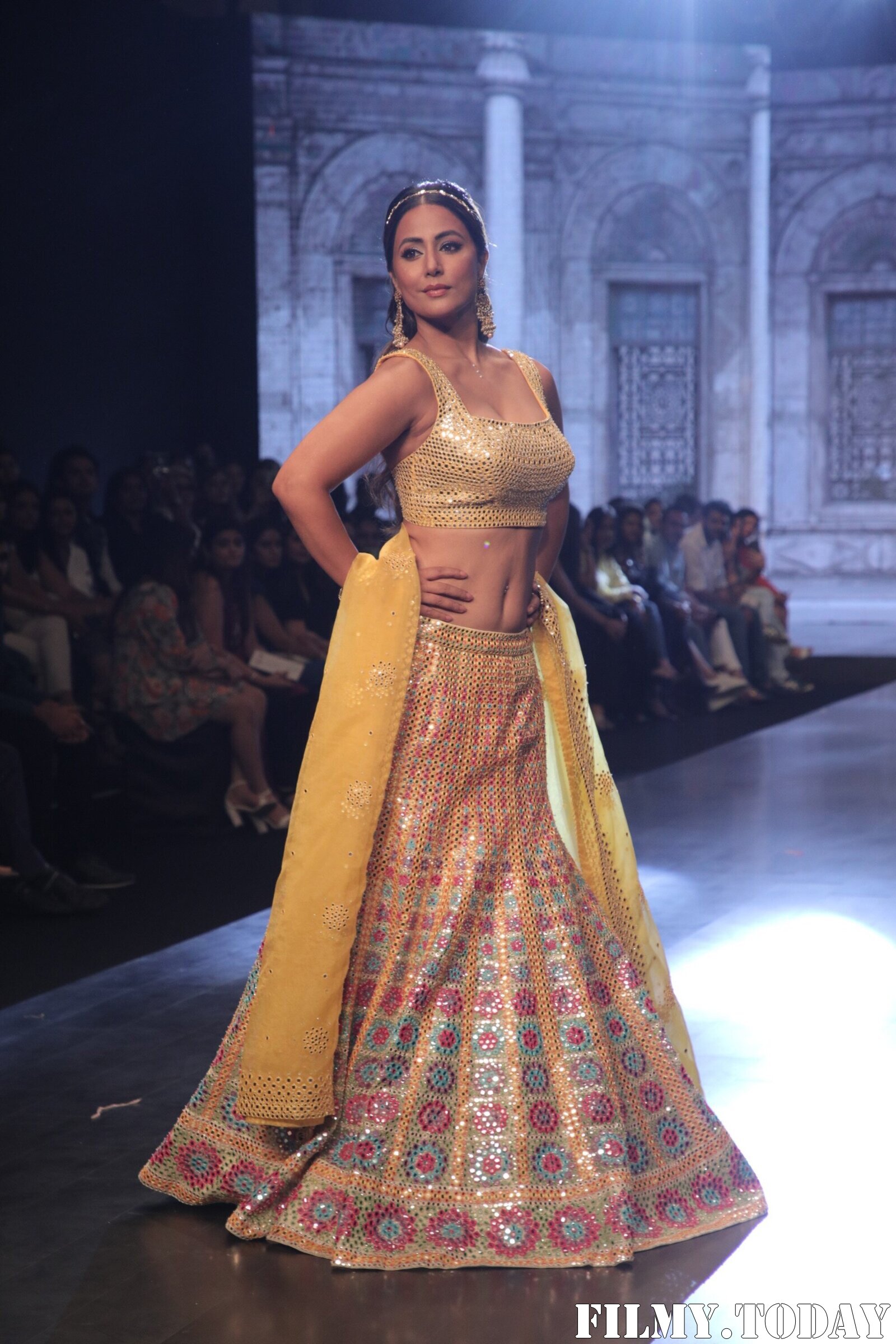 Hina Khan - Photos: Celebs Ramp Walk At The Bombay Times Fashion Week 2022 | Picture 1892236