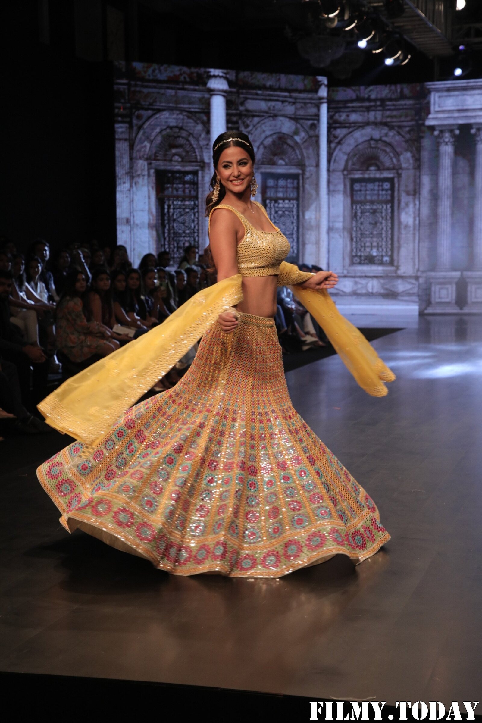 Hina Khan - Photos: Celebs Ramp Walk At The Bombay Times Fashion Week 2022 | Picture 1892234