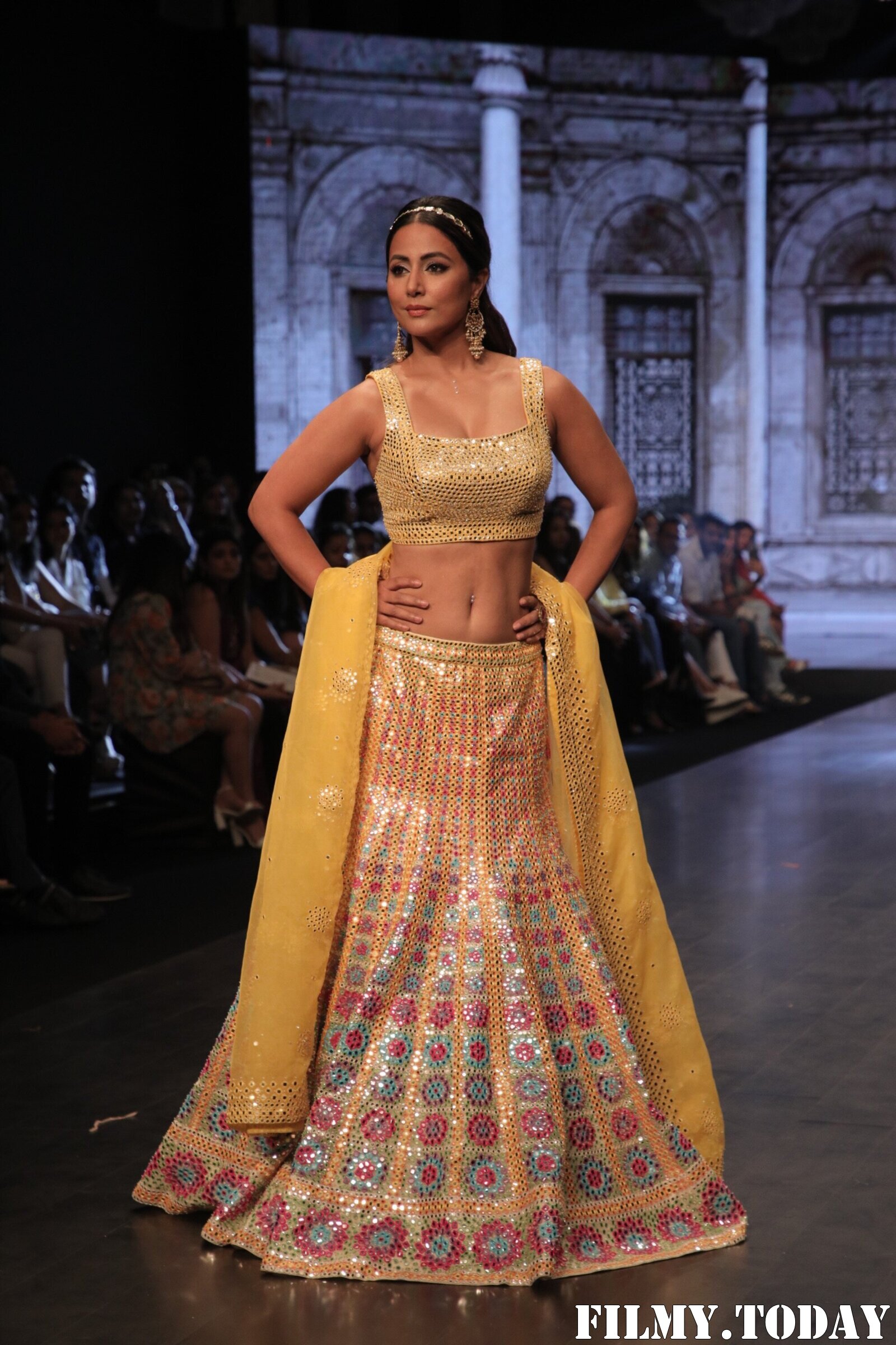 Hina Khan - Photos: Celebs Ramp Walk At The Bombay Times Fashion Week 2022 | Picture 1892237