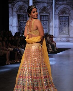 Hina Khan - Photos: Celebs Ramp Walk At The Bombay Times Fashion Week 2022 | Picture 1892238