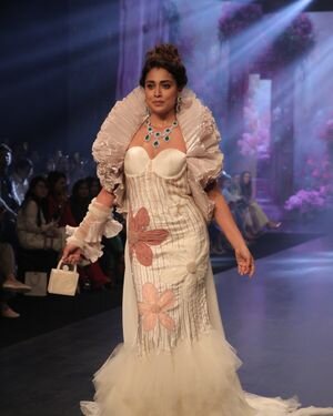 Shriya Saran - Photos: Celebs Ramp Walk At The Bombay Times Fashion Week 2022