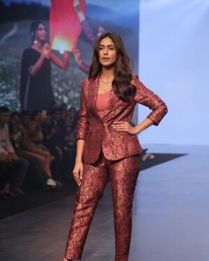 Malaika Arora - Photos: Celebs Ramp Walk At The Bombay Times Fashion Week 2022 | Picture 1892202