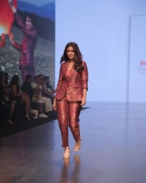 Malaika Arora - Photos: Celebs Ramp Walk At The Bombay Times Fashion Week 2022 | Picture 1892199