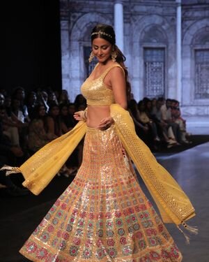 Hina Khan - Photos: Celebs Ramp Walk At The Bombay Times Fashion Week 2022 | Picture 1892235