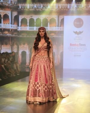 Elnaaz Norouzi - Photos: Celebs Ramp Walk At The Bombay Times Fashion Week 2022