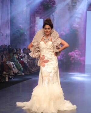 Shriya Saran - Photos: Celebs Ramp Walk At The Bombay Times Fashion Week 2022 | Picture 1892226