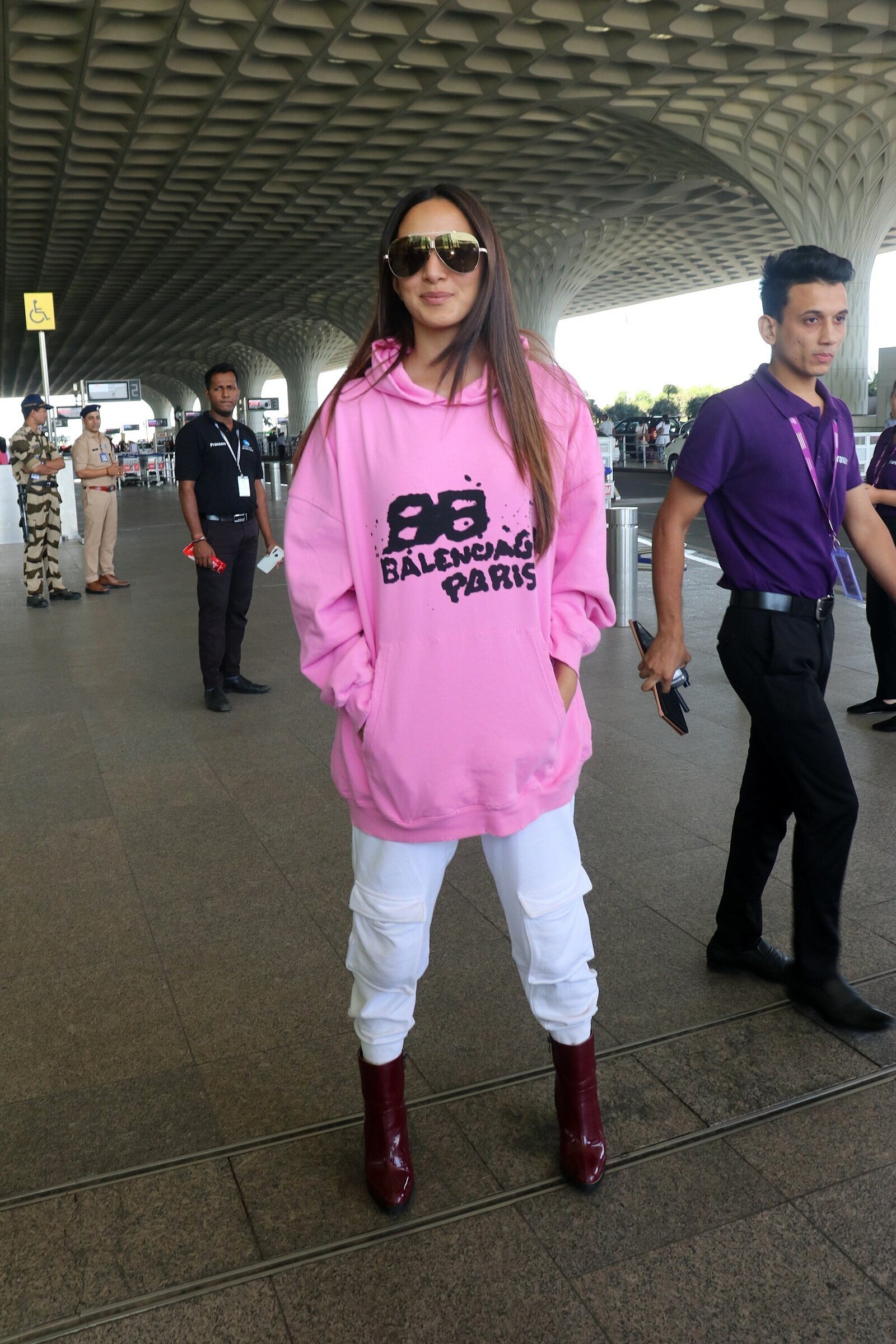 Kiara Advani - Photos: Celebs  Spotted At Airport | Picture 1933103