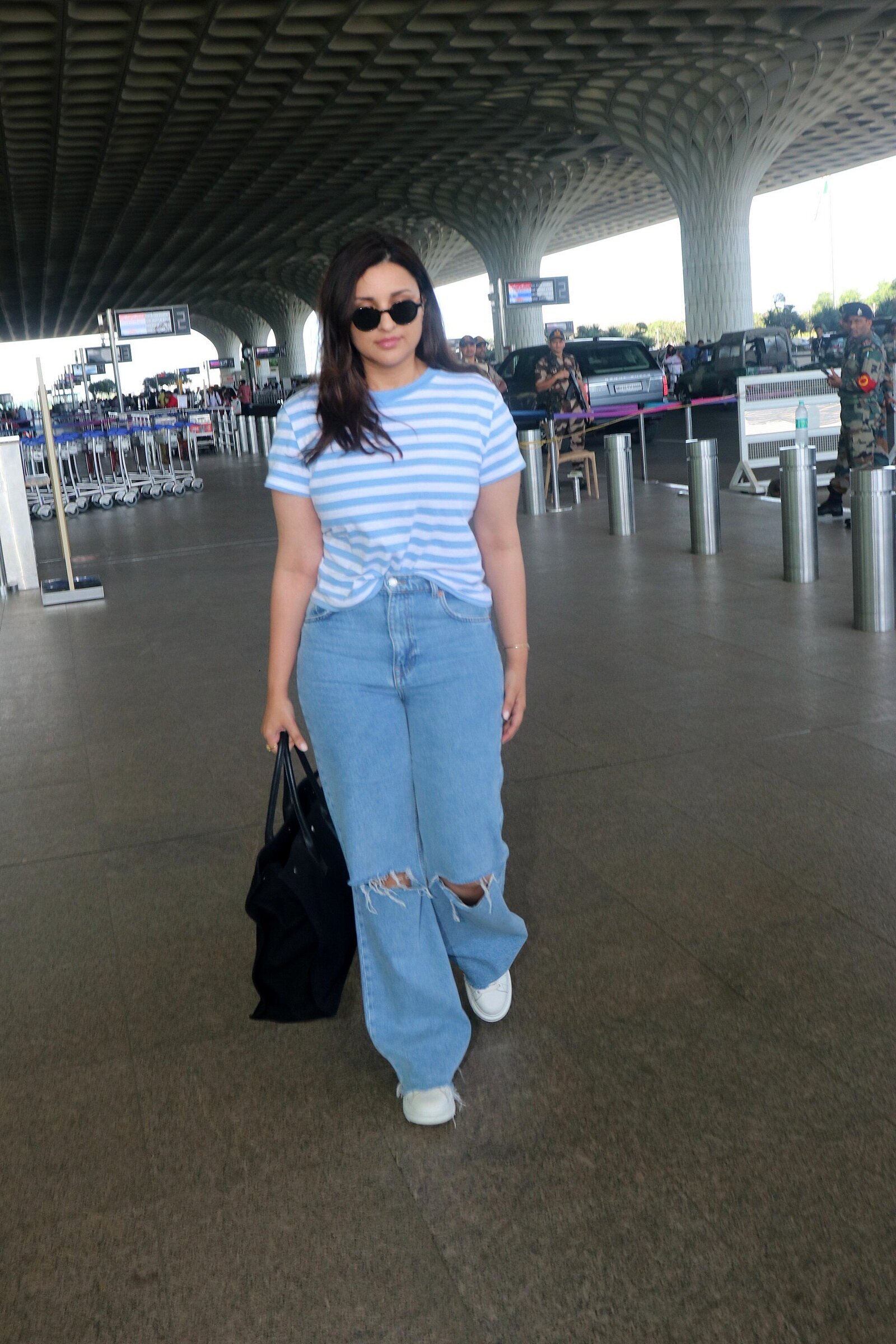 Parineeti Chopra - Photos: Celebs  Spotted At Airport | Picture 1933089