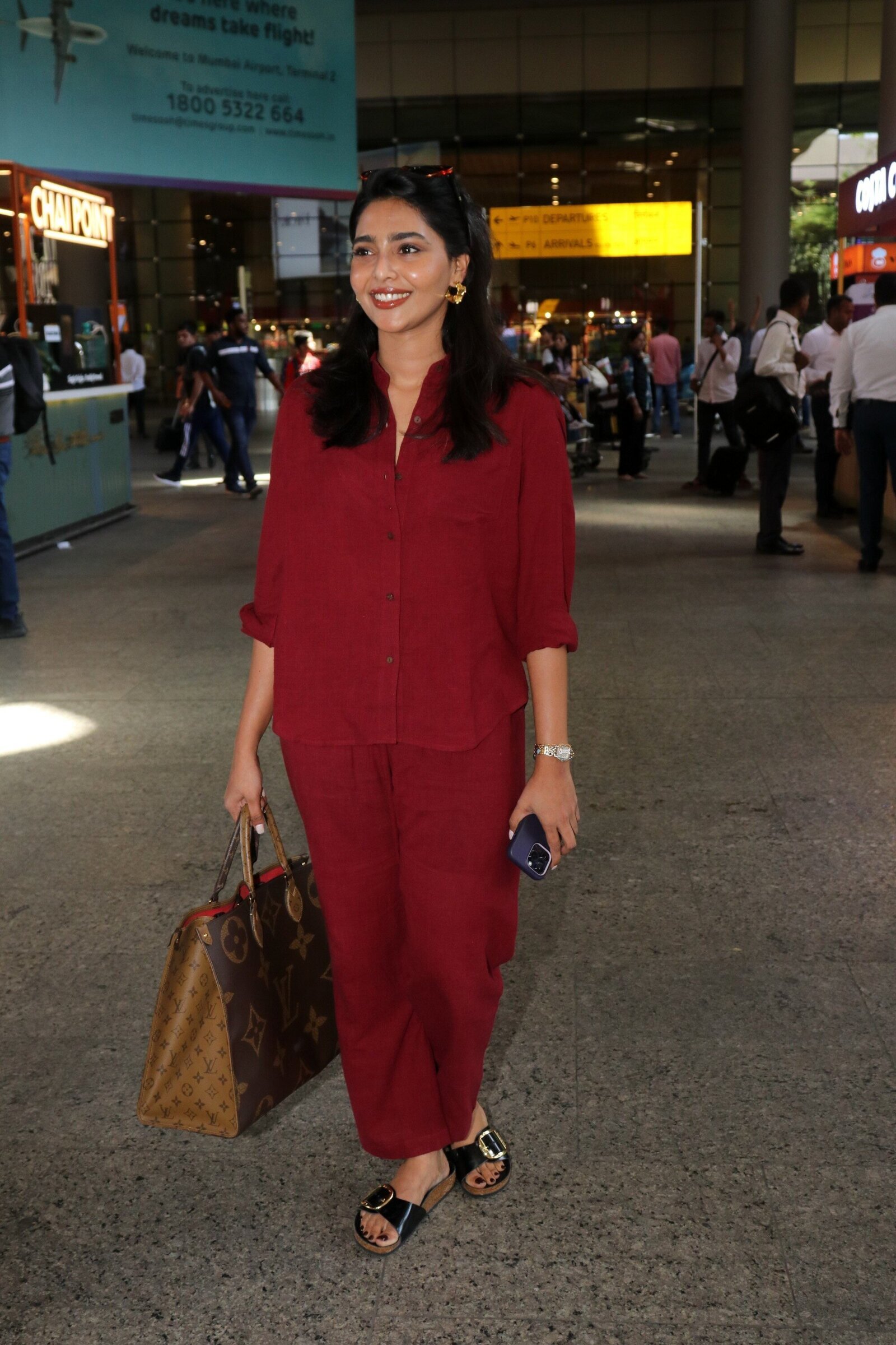 Aishwarya Lekshmi - Photos: Celebs  Spotted At Airport | Picture 1933092