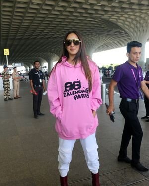 Kiara Advani - Photos: Celebs  Spotted At Airport | Picture 1933103