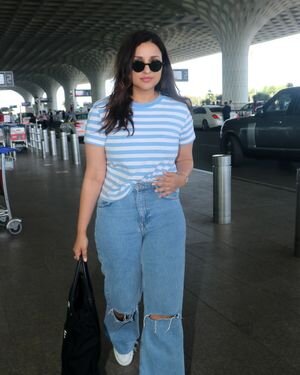 Parineeti Chopra - Photos: Celebs  Spotted At Airport | Picture 1933087
