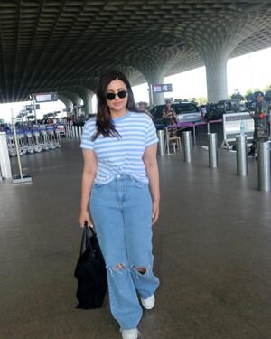 Parineeti Chopra - Photos: Celebs  Spotted At Airport | Picture 1933089