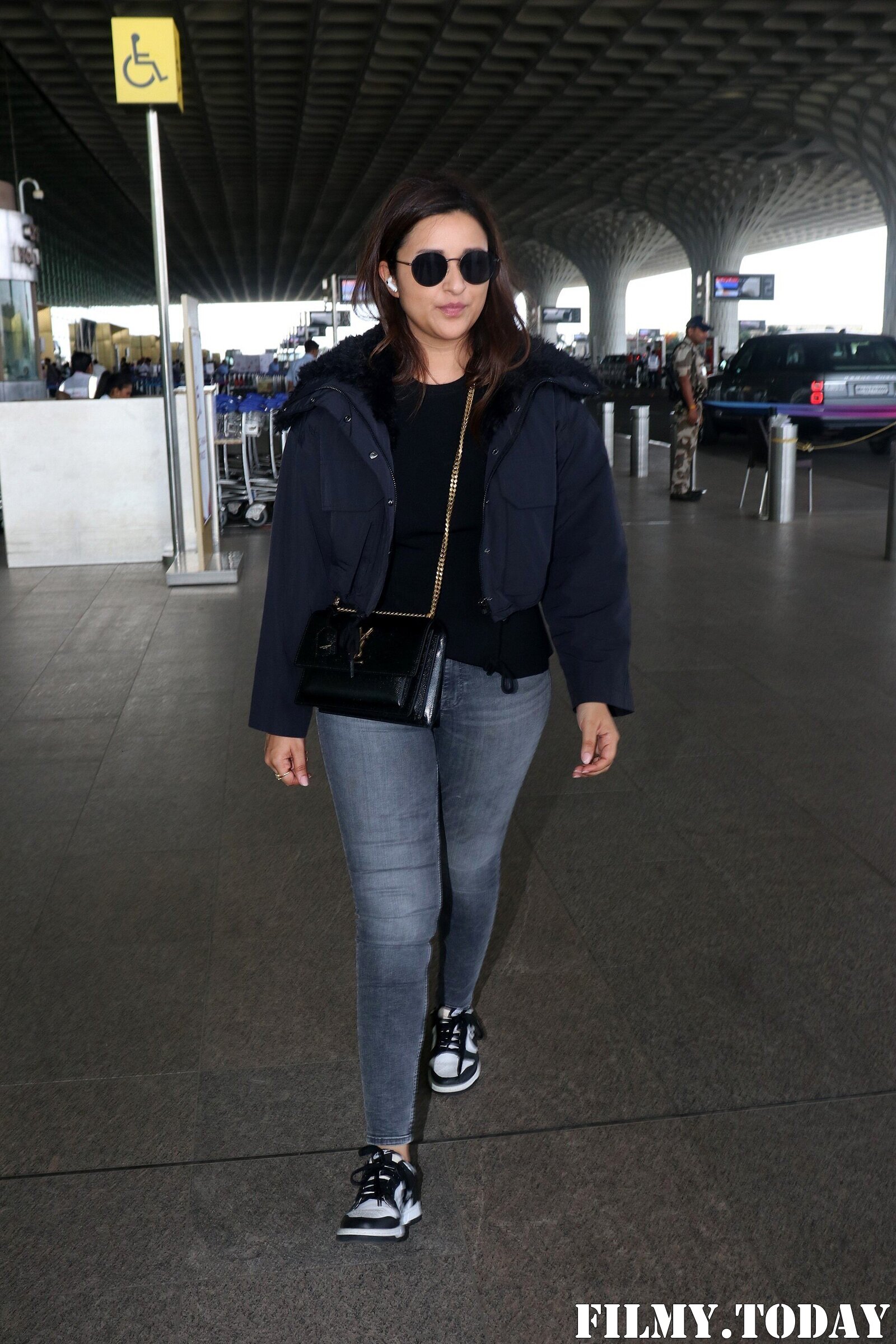 Parineeti Chopra - Photos: Celebs  Spotted At Airport | Picture 1934270