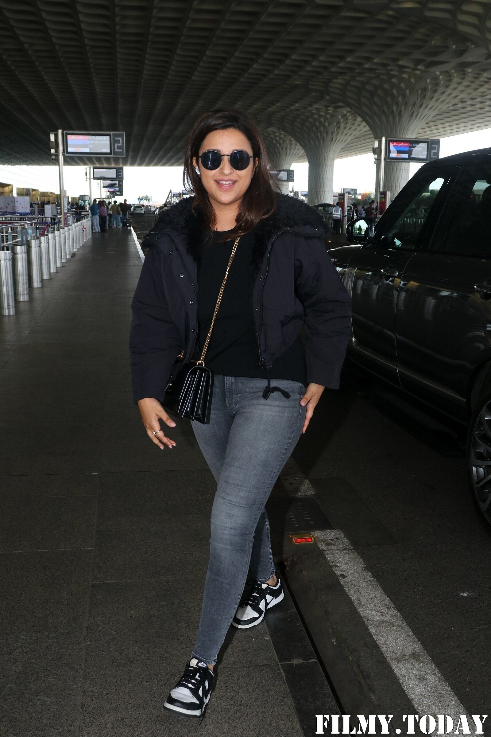 Parineeti Chopra - Photos: Celebs  Spotted At Airport | Picture 1934272