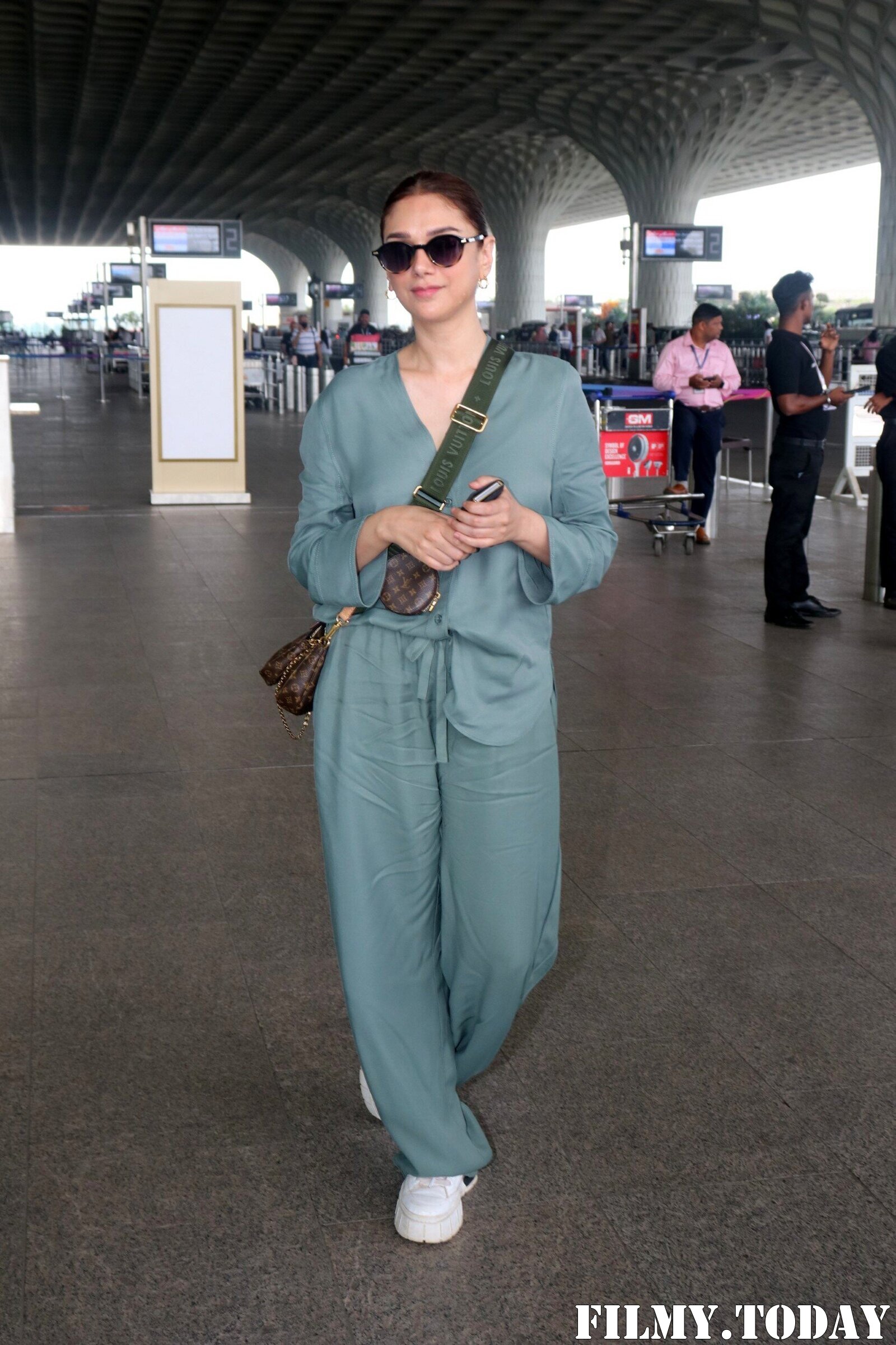Aditi Rao Hydari - Photos: Celebs  Spotted At Airport | Picture 1934263