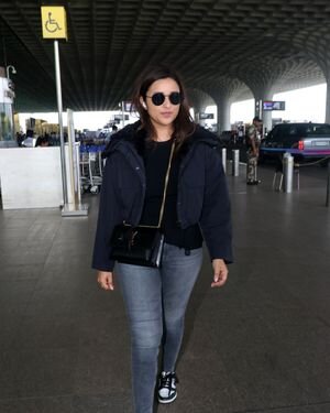 Parineeti Chopra - Photos: Celebs  Spotted At Airport | Picture 1934270