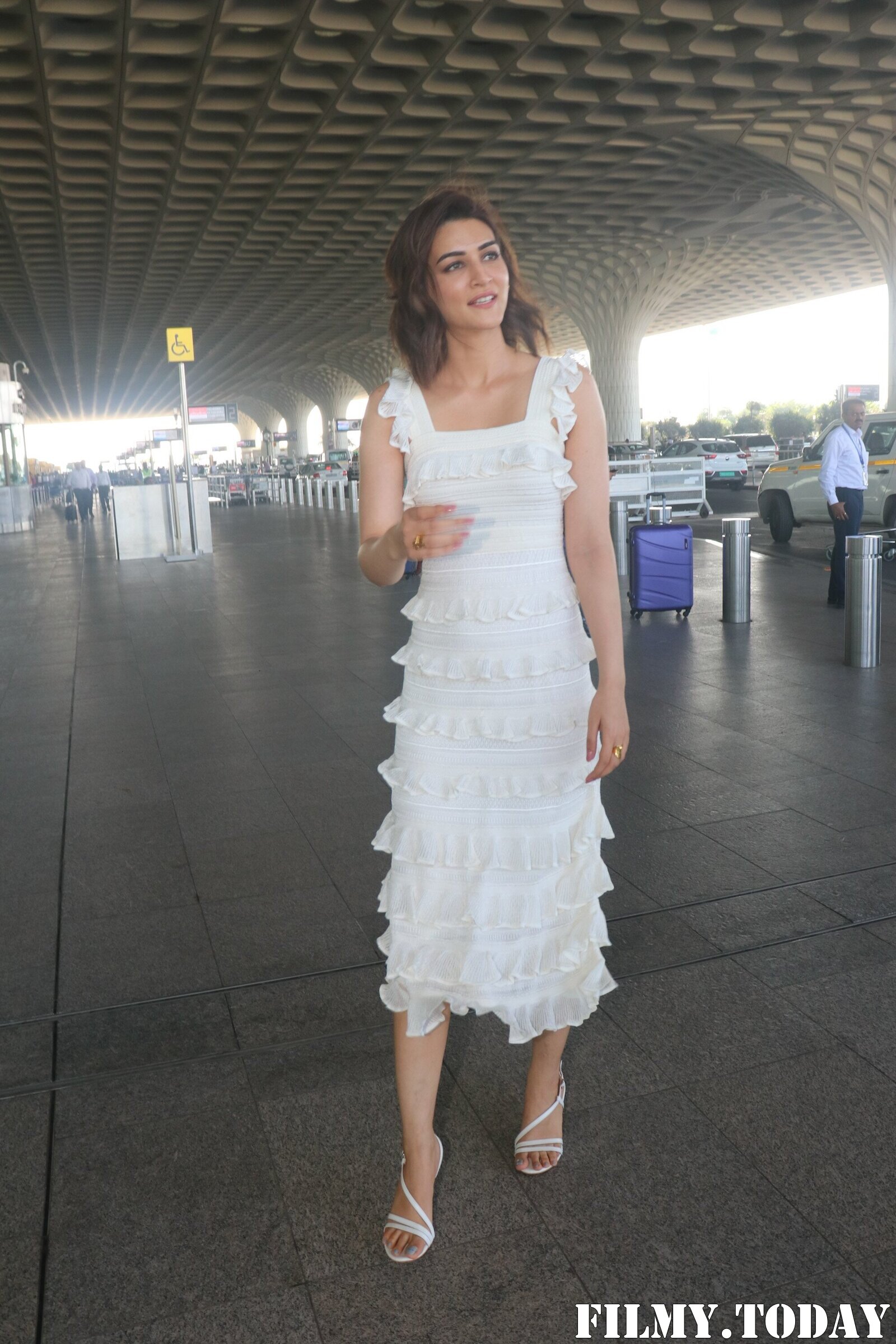 Kriti Sanon - Photos: Celebs  Spotted At Airport | Picture 1935154