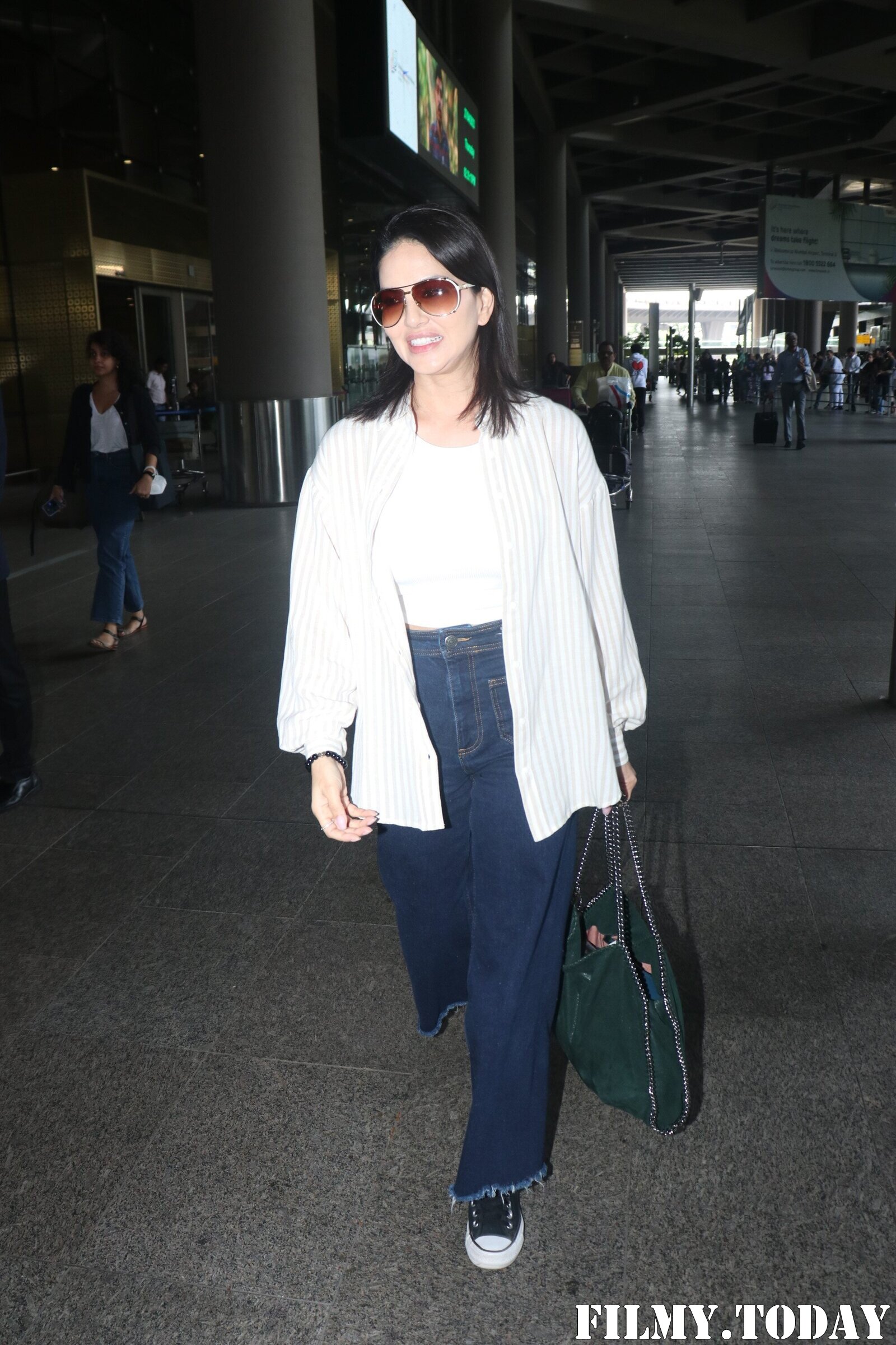 Sunny Leone - Photos: Celebs  Spotted At Airport | Picture 1935333
