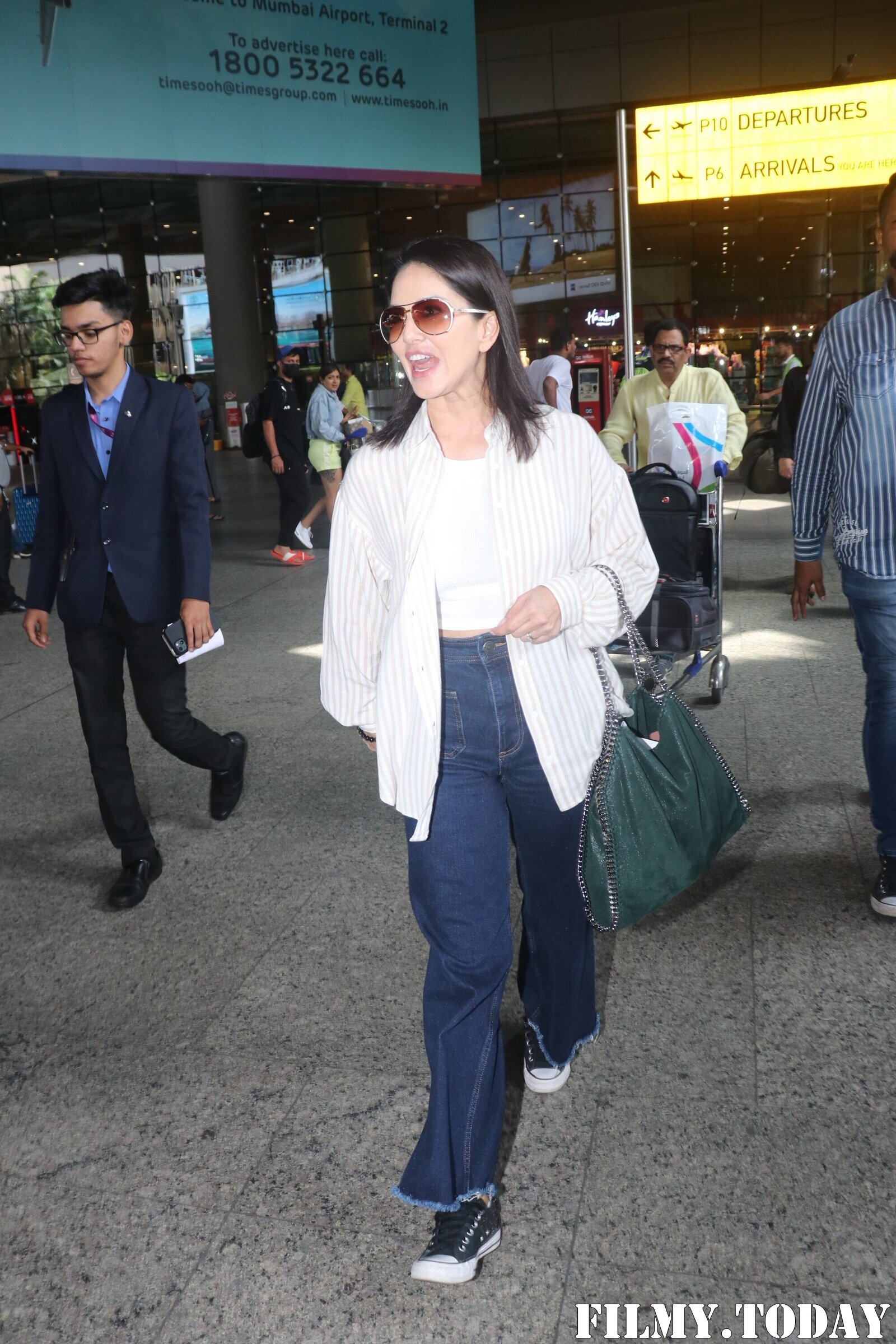 Sunny Leone - Photos: Celebs  Spotted At Airport | Picture 1935337