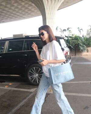 Kriti Sanon - Photos: Celebs  Spotted At Airport