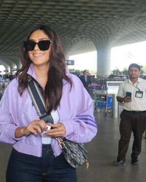 Mrunal Thakur - Photos: Celebs  Spotted At Airport | Picture 1935372