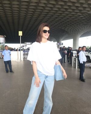 Kriti Sanon - Photos: Celebs  Spotted At Airport | Picture 1935326