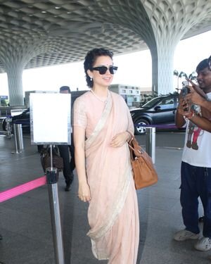 Kangana Ranaut - Photos: Celebs  Spotted At Airport | Picture 1940170