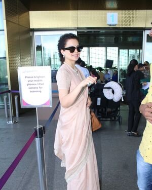 Kangana Ranaut - Photos: Celebs  Spotted At Airport | Picture 1940173