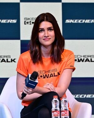 Photos: Kriti Sanon At The Press Conference Of 4th Edition Of The Skechers Walkathon | Picture 1940184