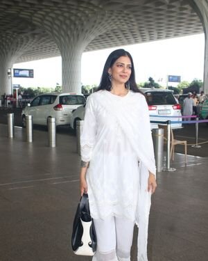 Malavika Mohanan - Photos: Celebs  Spotted At Airport | Picture 1941946