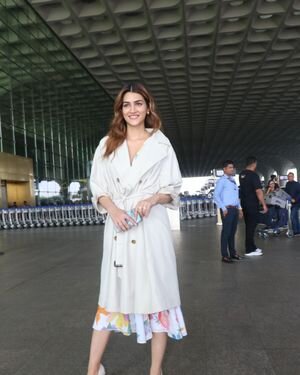 Kriti Sanon - Photos: Celebs  Spotted At Airport | Picture 1913991