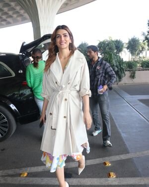 Kriti Sanon - Photos: Celebs  Spotted At Airport | Picture 1913990