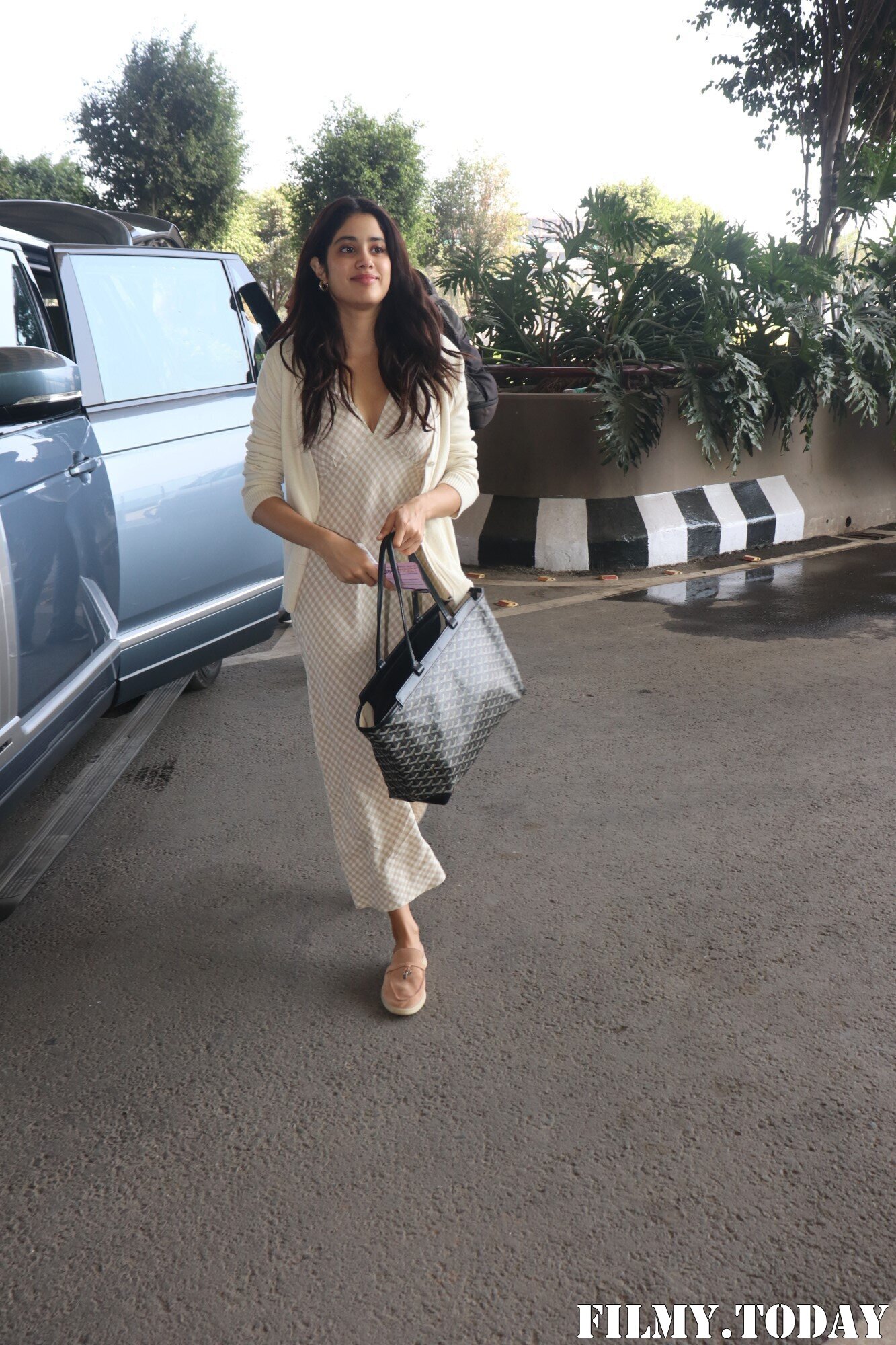 Janhvi Kapoor - Photos: Celebs  Spotted At Airport | Picture 1915413