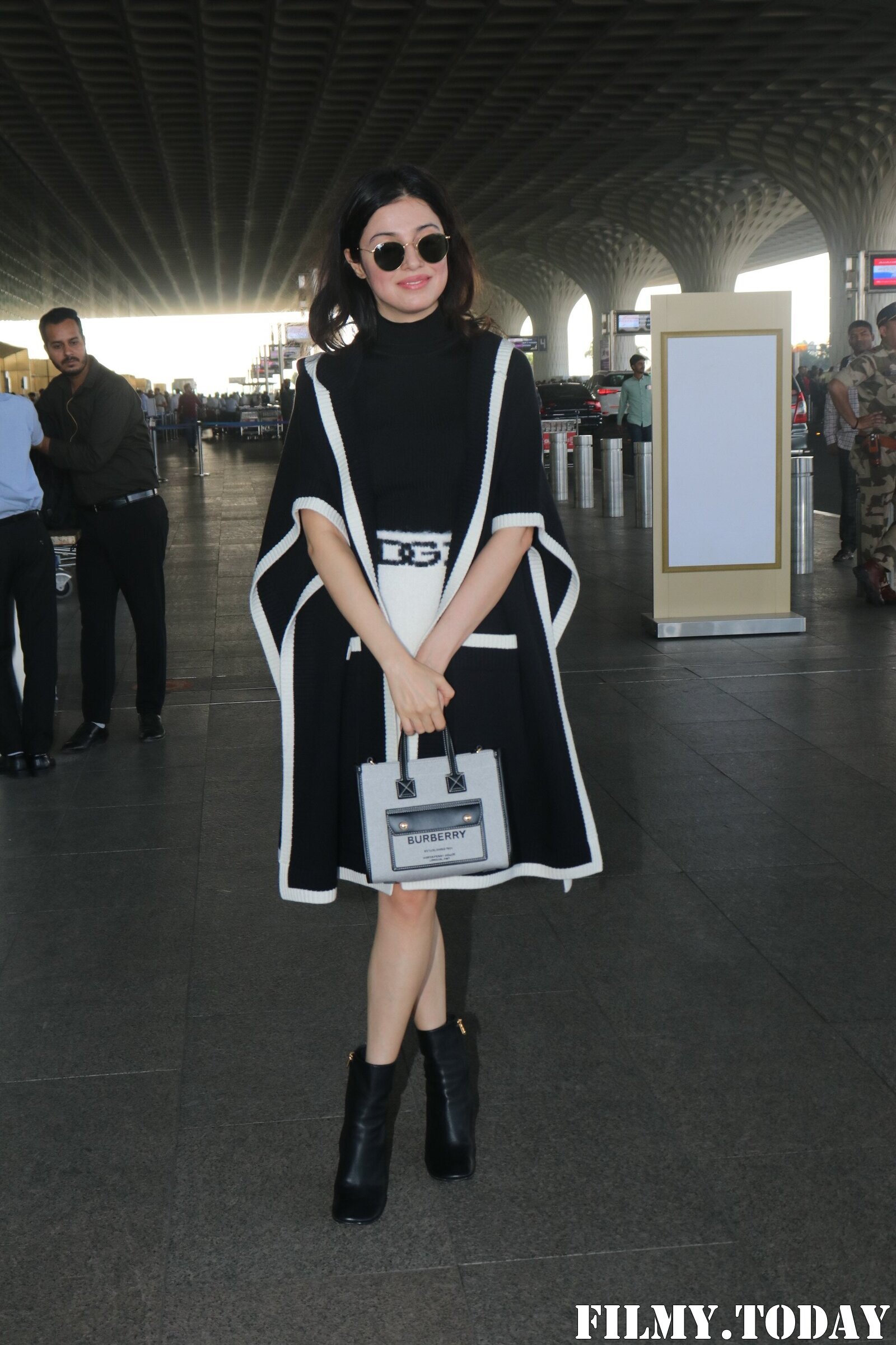 Divya Khosla - Photos: Celebs  Spotted At Airport | Picture 1915721