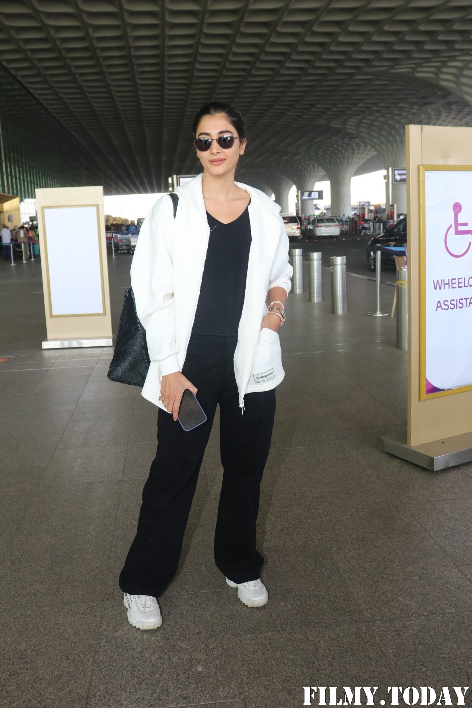 Pooja Hegde - Photos: Celebs  Spotted At Airport | Picture 1915574