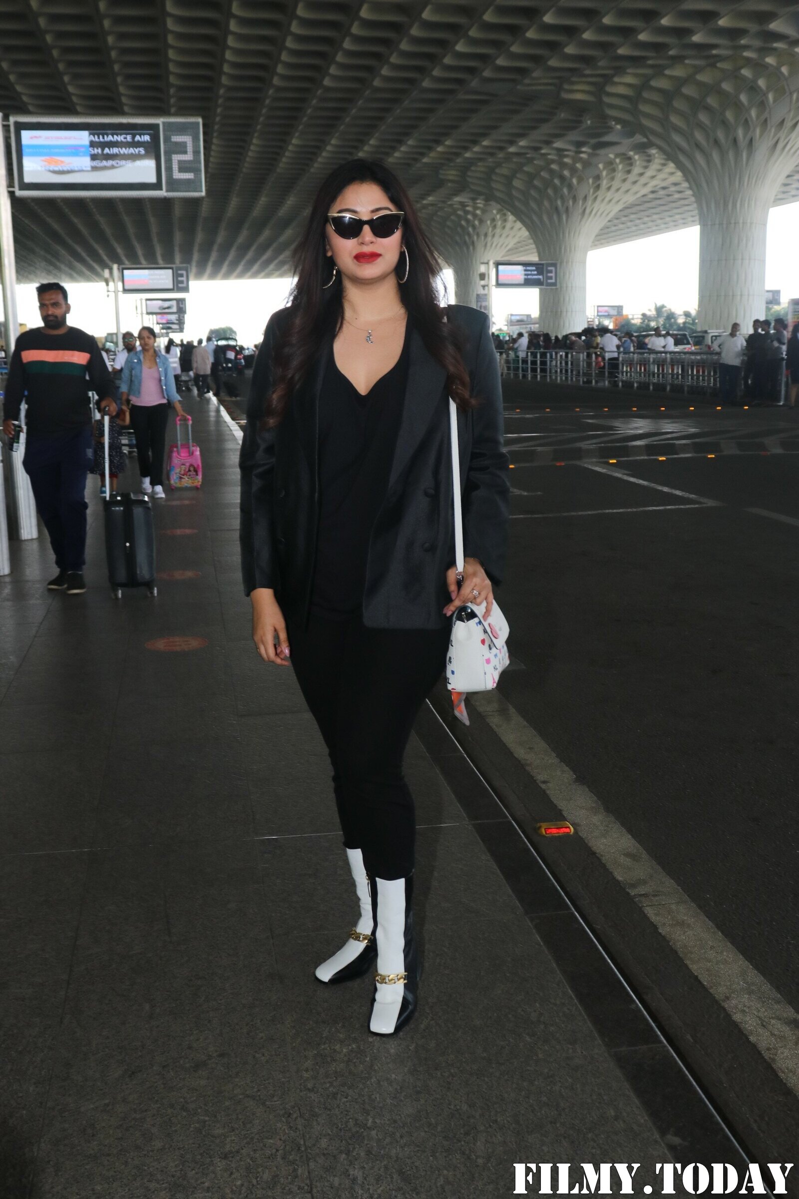 Ritabhari Chakraborty - Photos: Celebs  Spotted At Airport | Picture 1921464